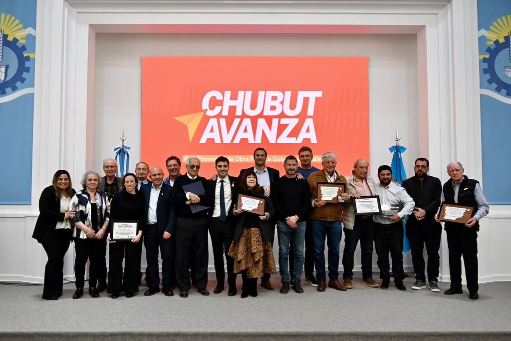 Reconocimiento a grandes pioneros del turismo en la provincia.